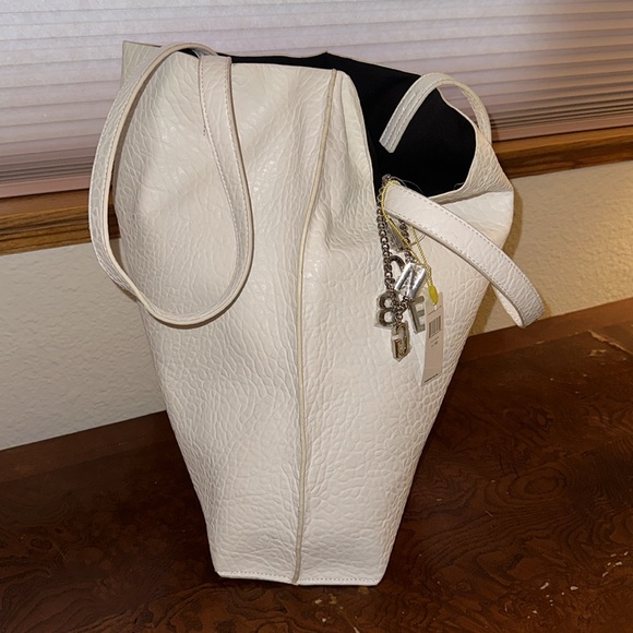 NWT BCBGeneration 24 Hour Tote Bag - Picture 3 of 11